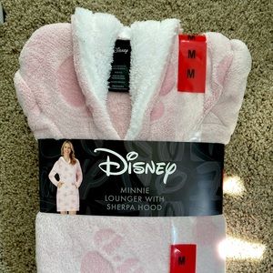 Minnie lounger with Sherpa hood